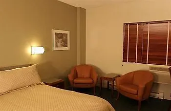 Le Dauphin Montreal-Longueuil Otel